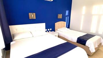 Standard Triple Room, Balcony | Meja, Wi-fi percuma