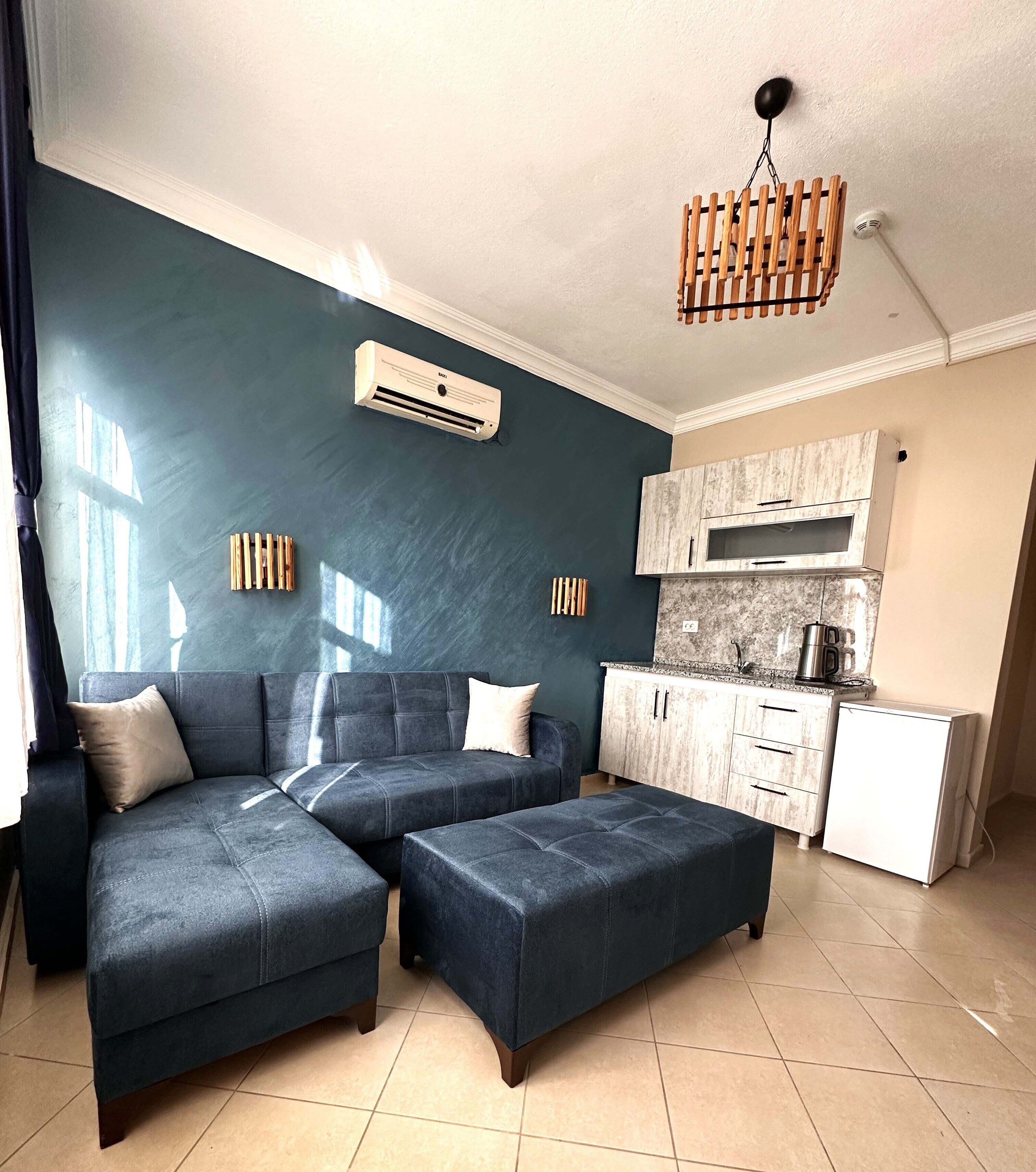 Desk, free WiFi, bed sheets