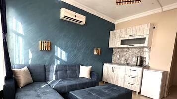 Desk, free WiFi, bed sheets