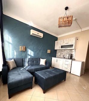 Escritorio, wifi gratis, ropa de cama