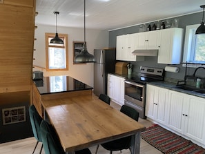 Private kitchen - House/cottage on the edge of the forest (St-Lucien)