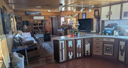 Lovely 3-bedroom private mobile home with WiFi in Tucson