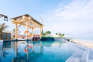 Kolam renang outdoor