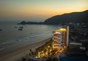 Exterior - Kennal Beach (Song Cau)