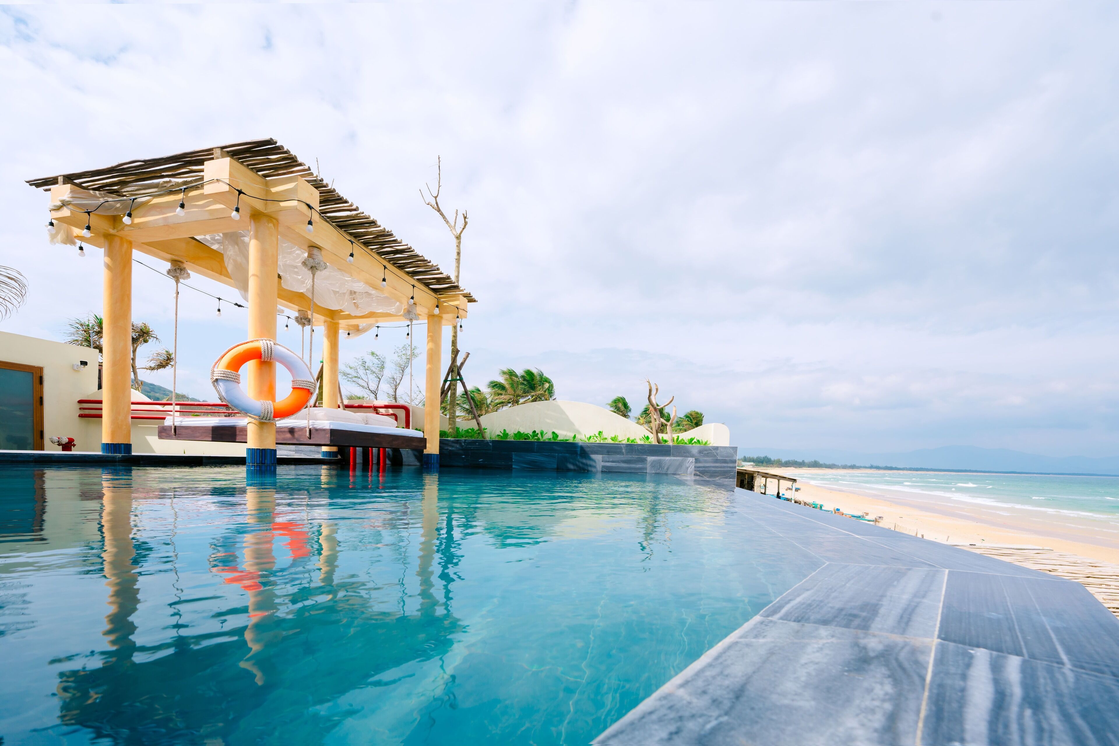 حمّام سباحة خارجي