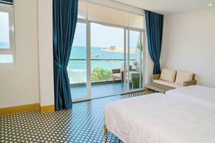 Habitación familiar, balcón, vistas al mar | Wifi gratis y ropa de cama