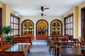 Restaurant - Kennal Beach (Song Cau)