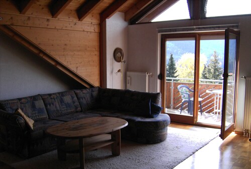 Panoramablick über Titisee-Neustadt in  2-Zimmer Dachgeschoss Wohnung mit Balkon