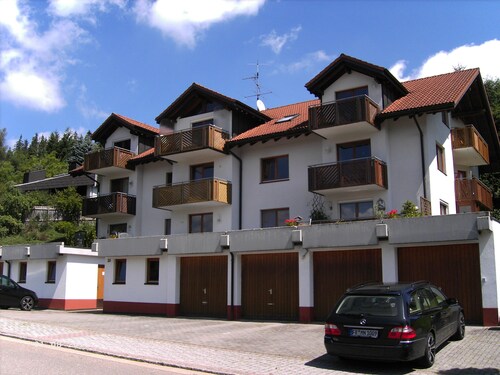 Panoramablick über Titisee-Neustadt in  2-Zimmer Dachgeschoss Wohnung mit Balkon
