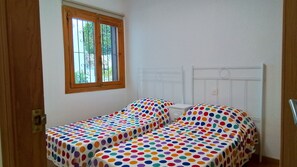 2 makuuhuonetta, silitysrauta/-lauta, Wi-Fi, vuodevaatteet