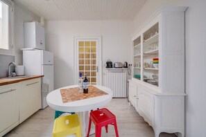 Réfrigérateur, micro-ondes, four, lave-vaisselle