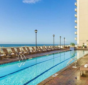 Piscine extérieure, piscine chauffée