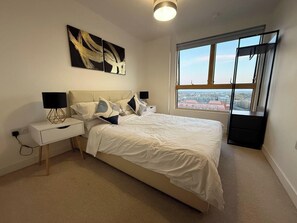 Apartment | 2 bedrooms, iron/ironing board, free WiFi, bed sheets