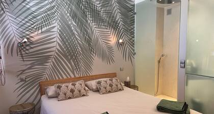 HAPPY ROOM - SAINT-TROPEZ CENTRE - AVEC EMPLACEMENT PARKING EXTERIEUR