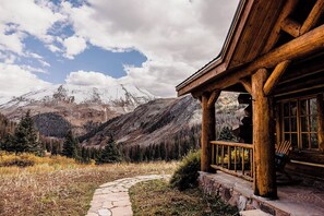 Property grounds - Thoreau's Cabin: Back to the Basics, Beautifully. (Lake City)