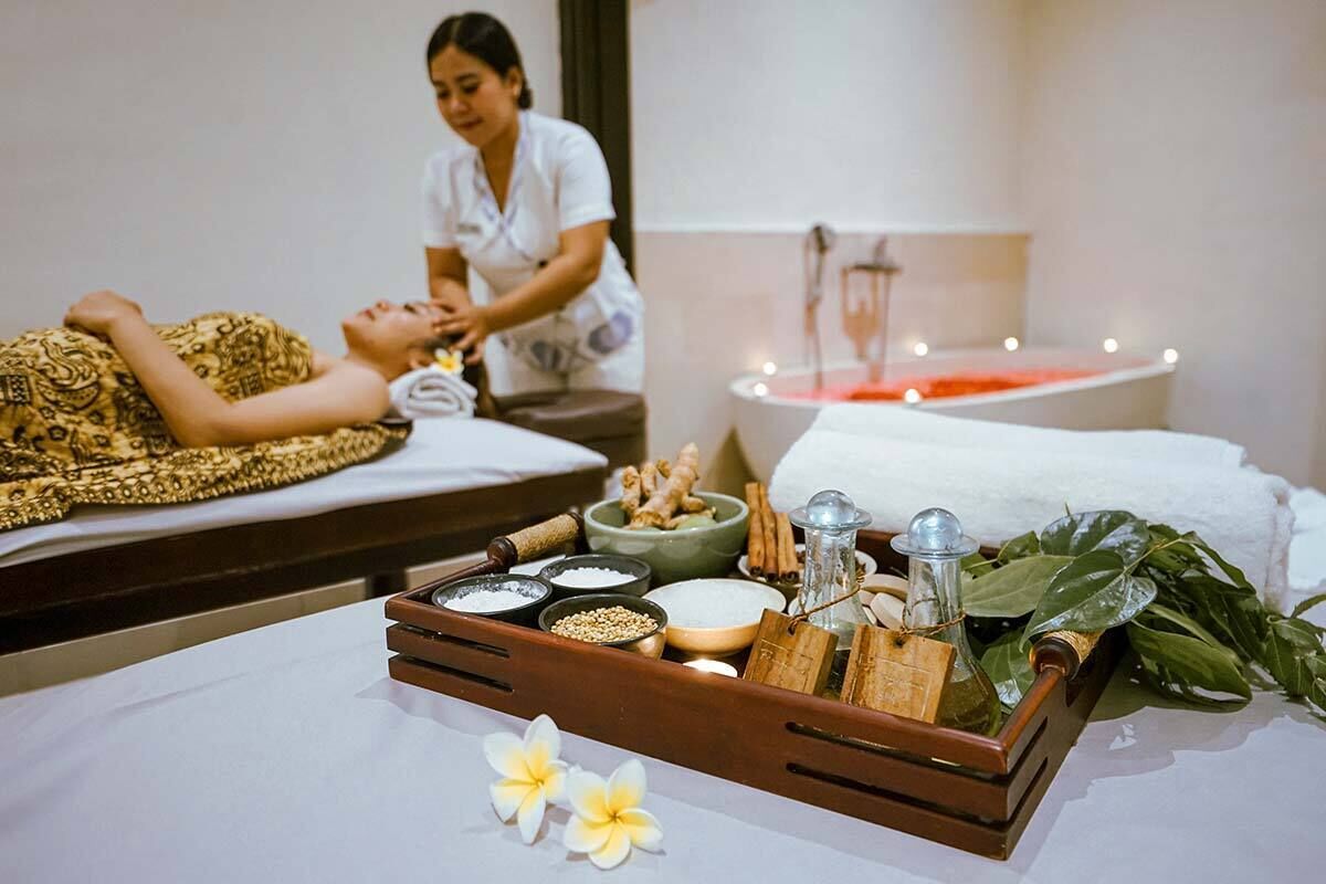 Couples treatment room(s), sauna, hot tub, steam room