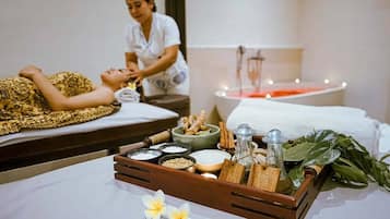 Couples treatment room(s), sauna, hot tub, steam room