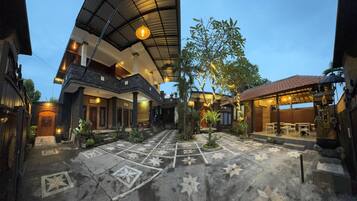 獨特裝潢、書桌、筆電工作空間、遮光布/窗簾