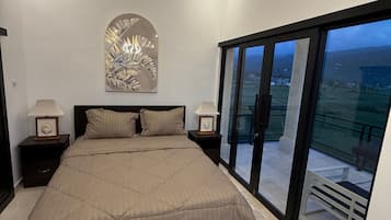 Villa Exclusive, 1 camera da letto, piscina privata | Con stile personalizzato, una scrivania, postazione laptop