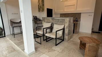 Villa Exclusive, 1 chambre, piscine privée | Coin séjour