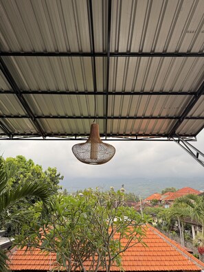 Decoración individual, escritorio, espacio para trabajar con un portátil