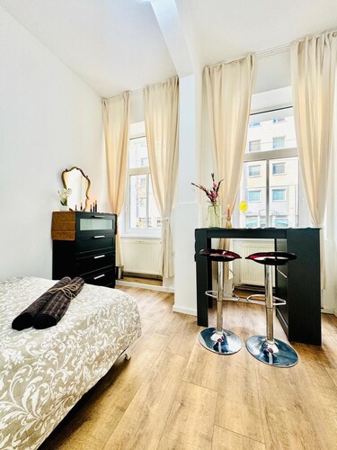 5BR Apt 10min to Matzleinsdorfer
