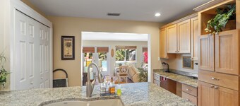 Your own Tropical Oasis with a fabulous pool 1 min from the beach