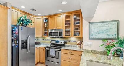 Your own Tropical Oasis with a fabulous pool 1 min from the beach