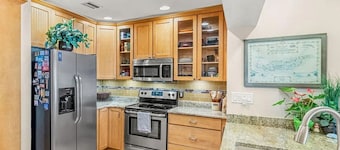 Your own Tropical Oasis with a fabulous pool 1 min from the beach