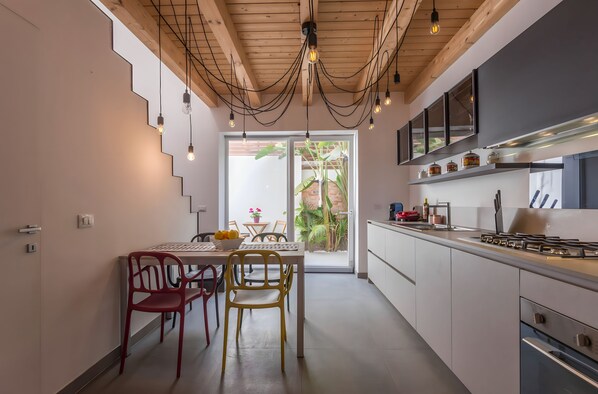 Kühlschrank, Ofen, Herdplatte, Geschirrspüler