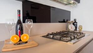 Fridge, oven, stovetop, dishwasher