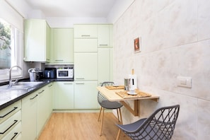 Micro-ondes, four, plaque de cuisson, lave-vaisselle