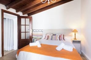 3 chambres, fer et planche à repasser, Wi-Fi, draps fournis