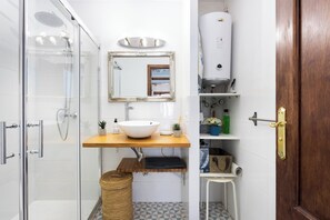 Hair dryer, towels