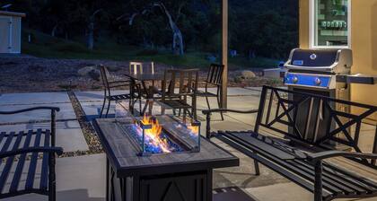 Happy Heart House: Elegant 2-bedroom house with stunning views close to the park