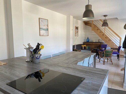 House with garden 750 metres from Bonne Source beach and shops