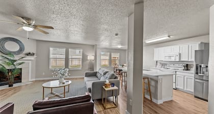 Spacious Family / Group friendly 4-bedroom house in charming McKinney