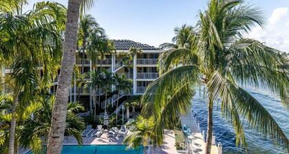 Boca Coastal Waterfront Stay - 2BR 2BA - Pool, Gym, Parking, Walk to Beach