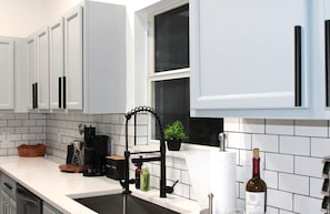 Micro-ondes, four, plaque de cuisson, lave-vaisselle