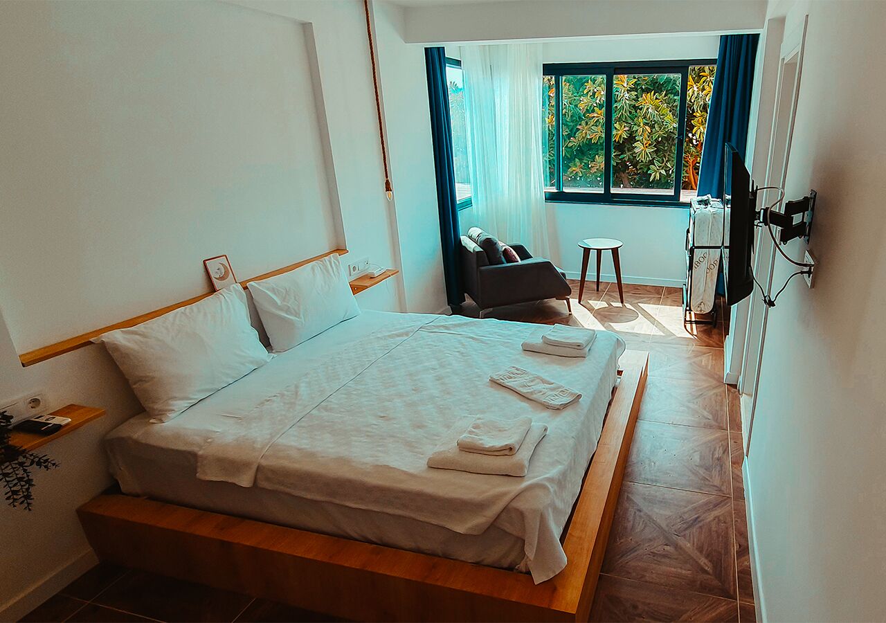 Classic Triple Room, Partial Sea View
