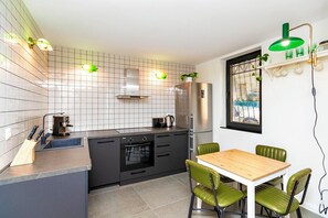 Mikrowelle, Ofen, Herdplatte, Geschirrspüler