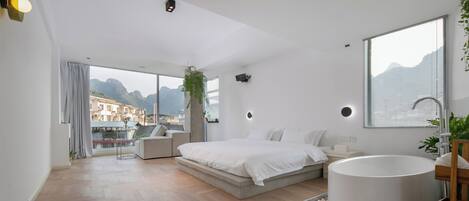 Design Double Room, 1 King Bed, City View, Corner | Living area