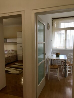 2 bedrooms, iron/ironing board, WiFi, bed sheets