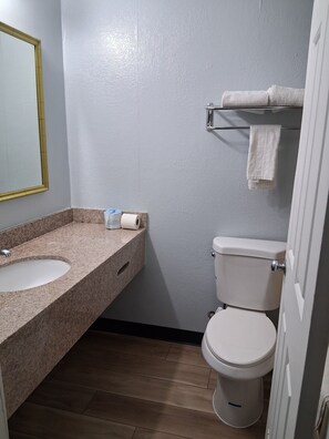 Jabón, shampoo, papel higiénico