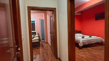 2 chambres, fer et planche à repasser, Wi-Fi, draps fournis