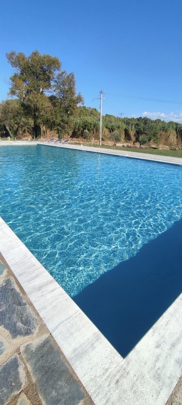 Piscine extérieure (ouverte en saison)