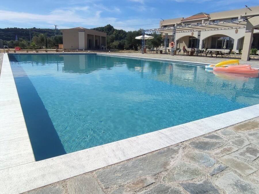 Sæsonbestemt udendørs pool