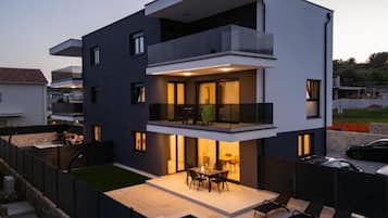 Apartment (Three Bedroom Apartment) | Außenbereich