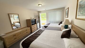 Desk, laptop workspace, iron/ironing board, free WiFi