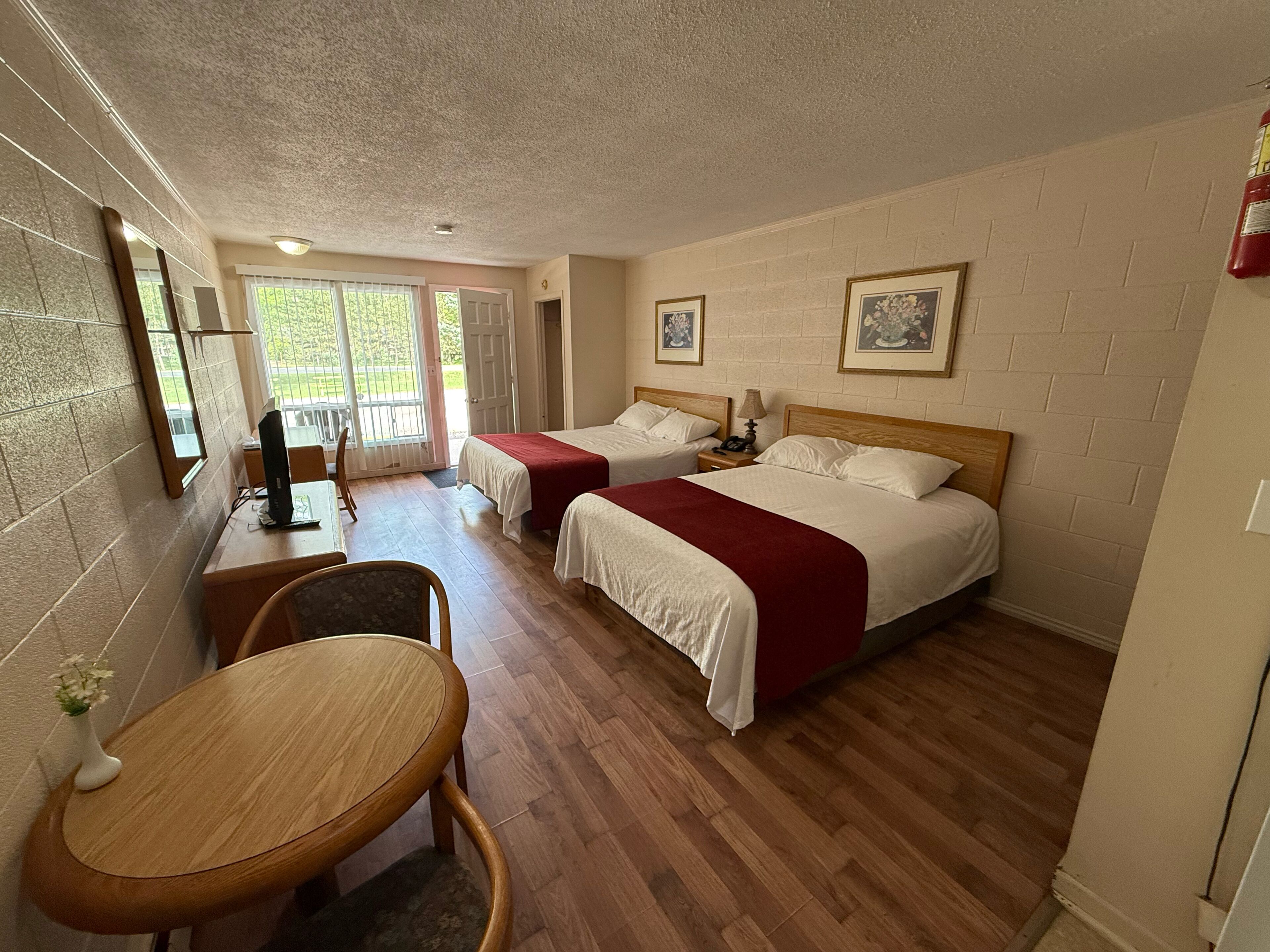 Standard Double Room | Desk, laptop workspace, iron/ironing board, WiFi (free)